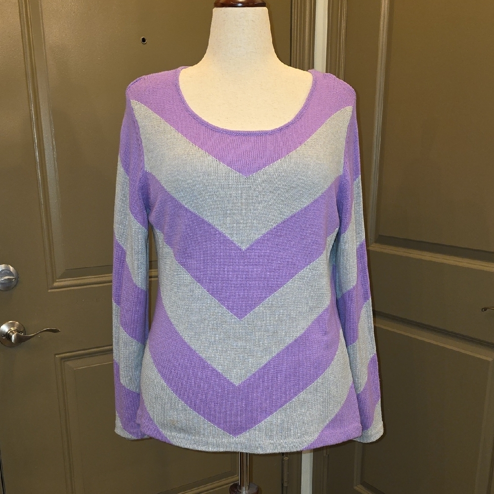 Liz Claiborne Lavender and Light Gray Sweater